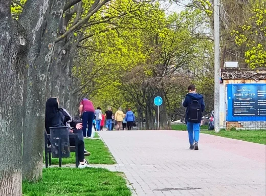 Сум’яни під сонячним світлом цієї весни фото