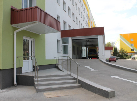 У Тростянці завершили відбудову міської лікарні після російських обстрілів фото