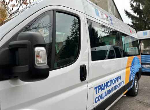 Сумський терцентр «Берегиня» отримав спецтранспорт для перевезення осіб з інвалідністю фото