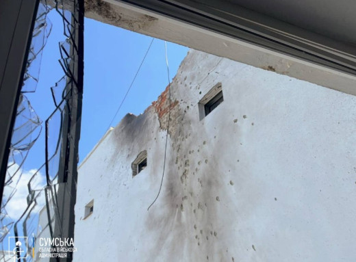 росія завдала повторного удару дроном по навчальному закладу в Сумах фото росія завдала повторного удару дроном по навчальному закладу в Сумах фото