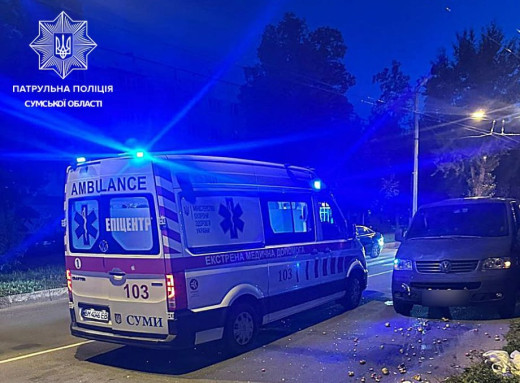 У Сумах водій мікроавтобуса збив жінку на пішохідному переході фото У Сумах водій мікроавтобуса збив жінку на пішохідному переході фото