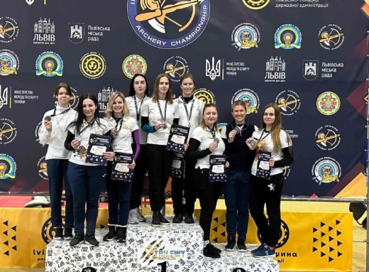 Сумські лучники з медалями зимового чемпіонату України фото