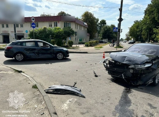 У Сумах водій проігнорував червоне світло і спричинив ДТП фото