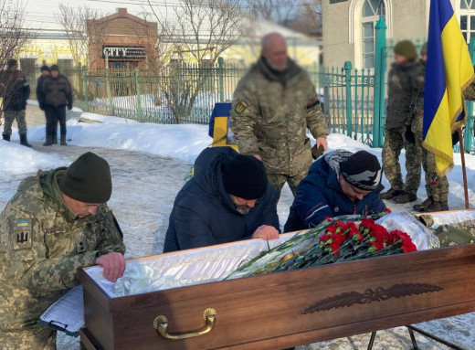 У Глухові попрощалися з кулеметником Олександром Бондаренком фото