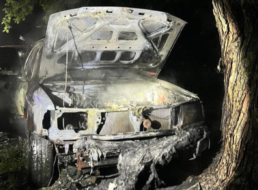 На Сумщині судитимуть 20-річного молодика, який підпалив три автівки військових фото