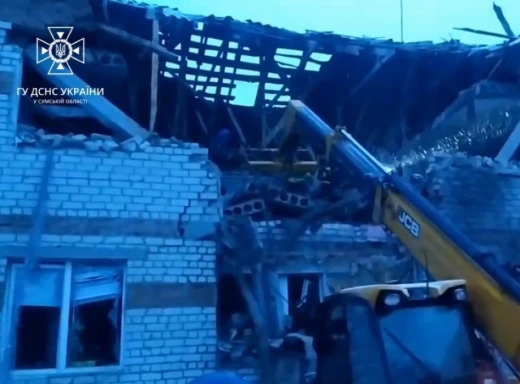 Рятувальники показали відео з місця російського удару в Есмані (відео) фото