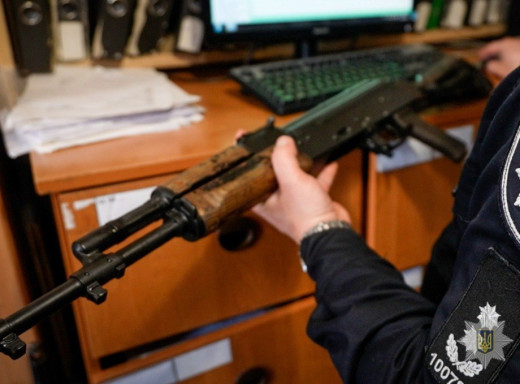 Арсенали на руках: за рік на Сумщині задекларували 800 одиниць зброї та 600 тисяч набоїв фото