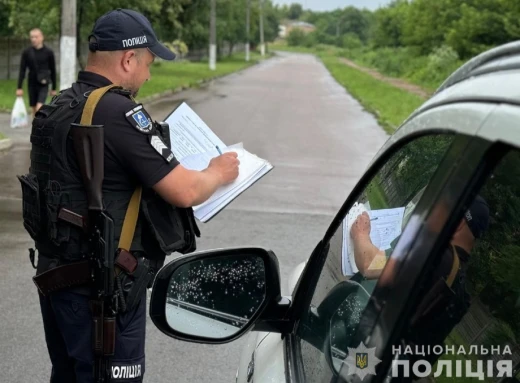 На Сумщині двоє п'яних водіїв пропонували хабарі поліцейським фото