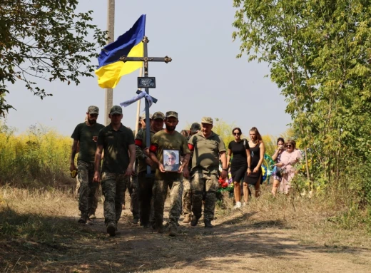 У Тростянці попрощалися із захисником України Олександром Биковцем фото