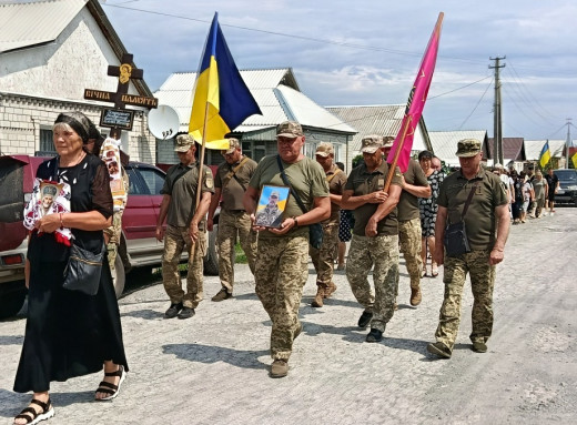 У Бурині попрощалися із захисником Володимиром Бондаренком фото У Бурині попрощалися із захисником Володимиром Бондаренком фото