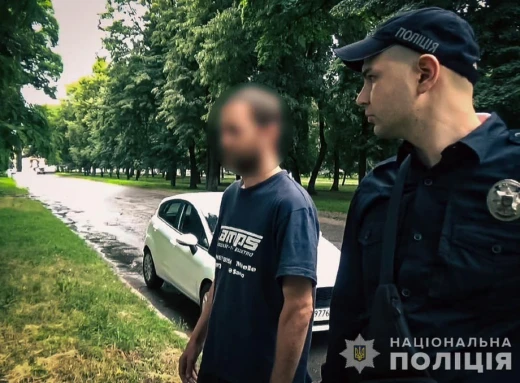 У Ромнах поліцейські за лічені хвилини спіймали грабіжника фото