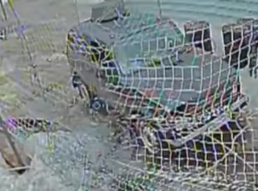 Прикордонники на Сумському напрямку FPV-дронами нищать ворожу техніку (відео) фото