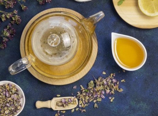 Корисні напої, що допоможуть травленню під час святкових застіль фото