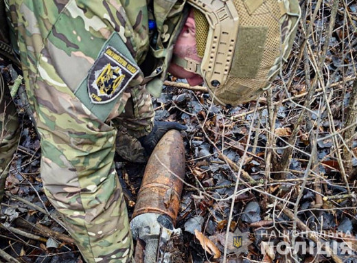 На Сумщині вилучили та знешкодили ворожий танковий снаряд фото