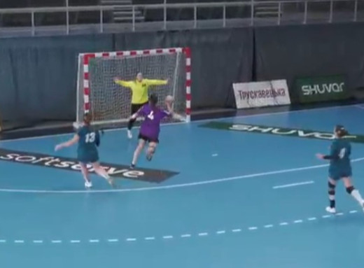 Сумські гандболістки вибороли перемогу проти криворіжанок фото