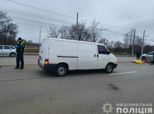 У Сумах під колесами авто загинув чоловік, який перебігав вулицю фото