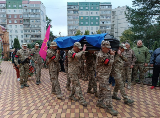 Сум’яни попрощалися із захисником Олексієм Лаврухіним фото