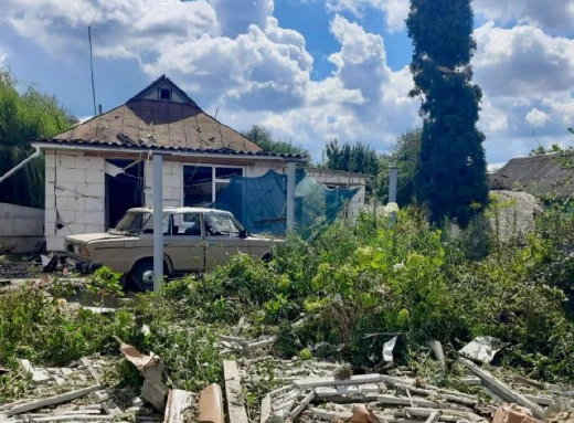 Окупанти завдали авіаудару КАБом по Сумській громаді фото