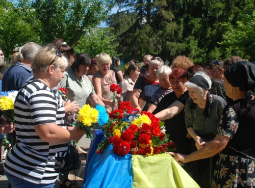 У Шостці попрощалися із загиблим на Луганщині Сергієм Сухоженком фото