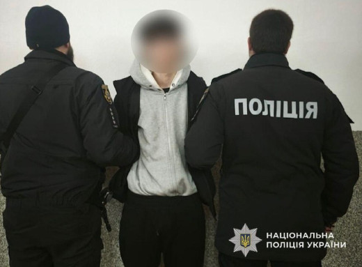 У Дніпрі підлітки напали на військовослужбовця: пораненого госпіталізували у тяжкому стані фото