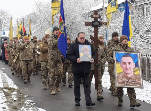 На Івано-Франківщині провели в останню путь молодшого сержанта «Азову» з Кролевця фото
