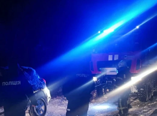 За добу рятувальники вивільнили зі снігових заметів 27 автомобілів (відео) фото