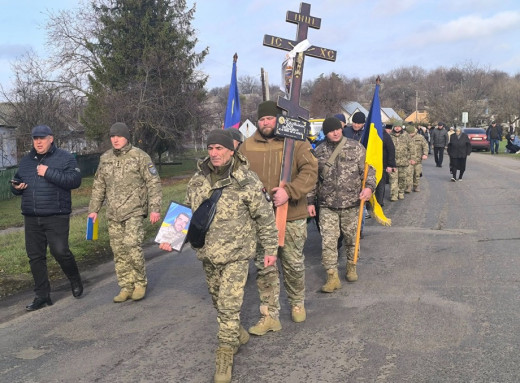 На Полтавщині провели в останню путь стрільця-снайпера Ігоря Коробейника з Сумщини фото