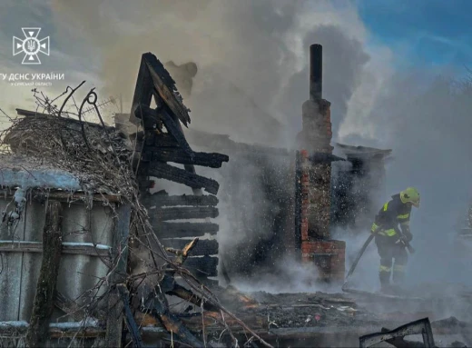 На Сумщині пожежники двічі ліквідовували загоряння житлових будинків (відео) фото