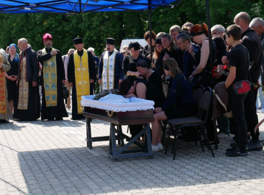 На Роменщині попрощалися із захисником Андрієм Бурбою фото На Роменщині попрощалися із захисником Андрієм Бурбою фото