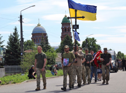 Тростянецька громада попрощалася із полеглим захисником Андрієм Золотухіним фото