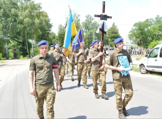 Лебединці попрощалися із захисником Євгеном Шевченком фото