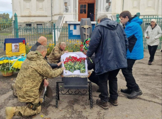 У Глухові попрощалися із 38-річним захисником Денисом Кривошеєвим фото У Глухові попрощалися із 38-річним захисником Денисом Кривошеєвим фото