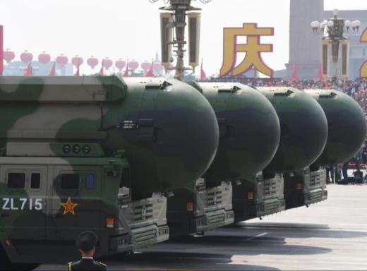 Китай розширює свій ядерний арсенал швидше за інші країни фото