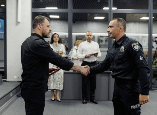 Поліцейського офіцера громади з Сумщини нагородили орденом «За мужність» фото Поліцейського офіцера громади з Сумщини нагородили орденом «За мужність» фото