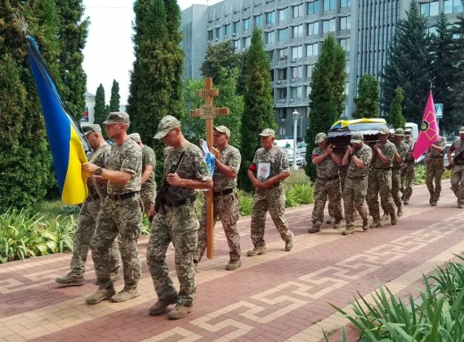 Сум’яни провели в останню путь захисника Руслана Татарінова фото