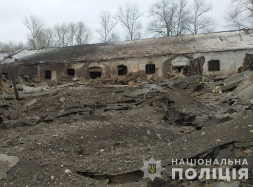 Російські окупанти за день пошкодили 16 будинків і залізничний вокзал на Сумщині фото