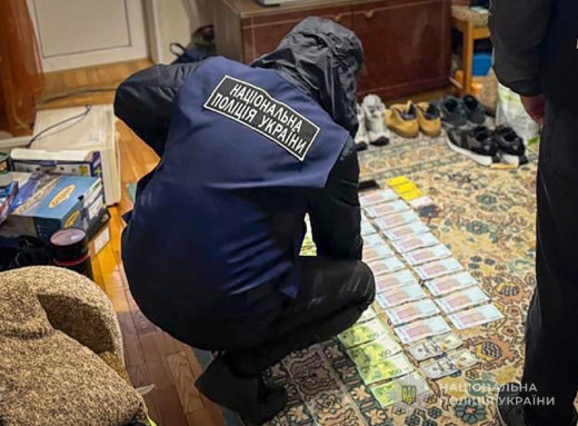 У Сумах посадовець Держпродспоживслужби та його спільник підозрюються у вимаганні хабарів фото