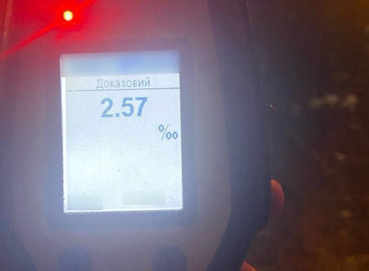 На проспекті Михайла Лушпи п’яний керманич Skoda протаранив інше авто фото