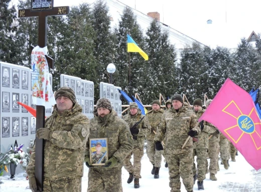 Роменська громада попрощалася із захисником України Олексієм Сичовим фото