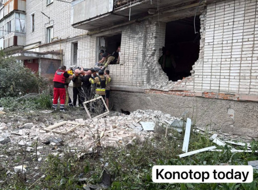 У Конотопі внаслідок атаки російських дронів загинула жінка фото