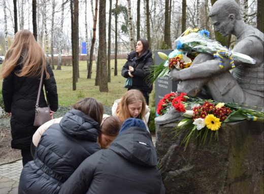 У Сумах вшанували пам'ять Героїв Крут та сучасних українських захисників фото