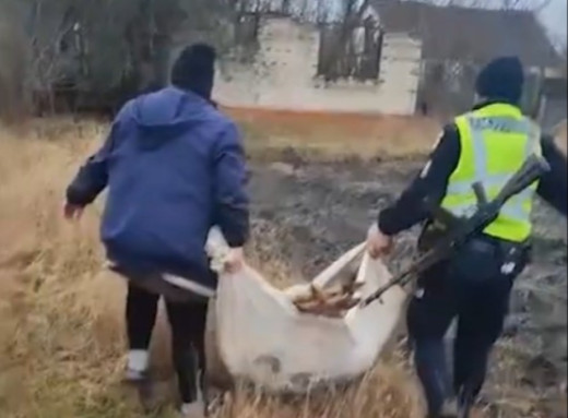 На Сумщині косуля заплуталася в колючому дроті: правоохоронці прийшли на допомогу (відео) фото