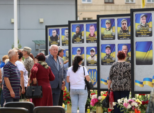 У Миколаївці на Сумщині відкрили Алею пам'яті фото