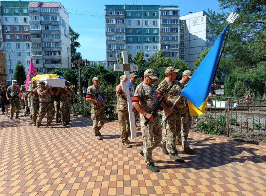 Сумщина попрощалася із двома загиблими захисниками Євгеном Крамським та Олександром Голоденком фото