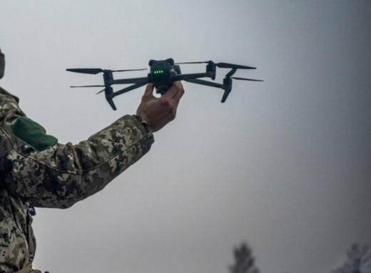 На сумському напрямку українські дронарі вразили танк і склад з боєприпасами (відео) фото На сумському напрямку українські дронарі вразили танк і склад з боєприпасами (відео) фото