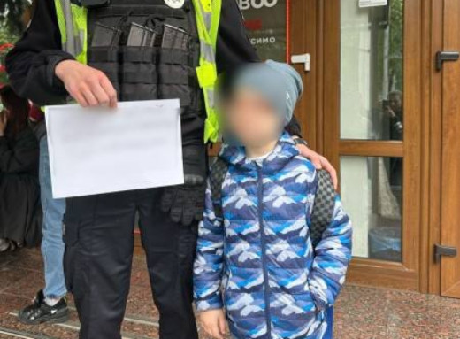 У Сумах поліція оперативно розшукала зниклого 5-річного хлопчика фото У Сумах поліція оперативно розшукала зниклого 5-річного хлопчика фото