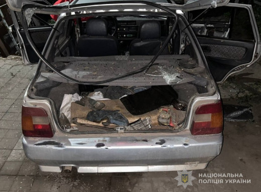 На Охтирщині чоловік підірвав гранату в автомобілі односельця фото На Охтирщині чоловік підірвав гранату в автомобілі односельця фото