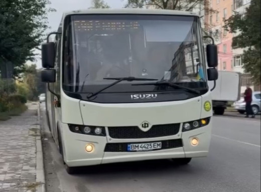 У Сумах на маршрути виїхали нові гуманітарні автобуси фото