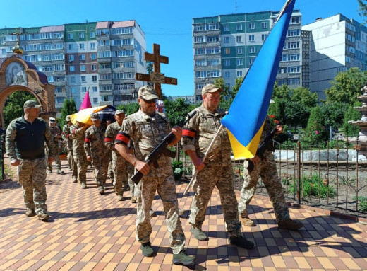 У Сумах попрощалися із захисником Євгеном Гребченком фото У Сумах попрощалися із захисником Євгеном Гребченком фото
