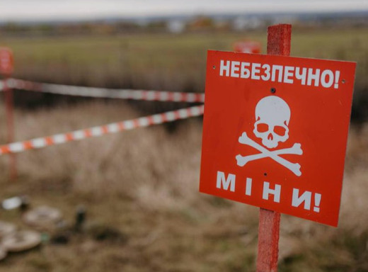 У Тростянці визначили небезпечні ділянки через можливе мінування фото У Тростянці визначили небезпечні ділянки через можливе мінування фото